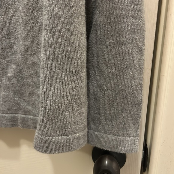 🩶Gorgeous gray Talbot’s sweater with embroidered glitter snowflake!🩶 - Picture 5 of 8